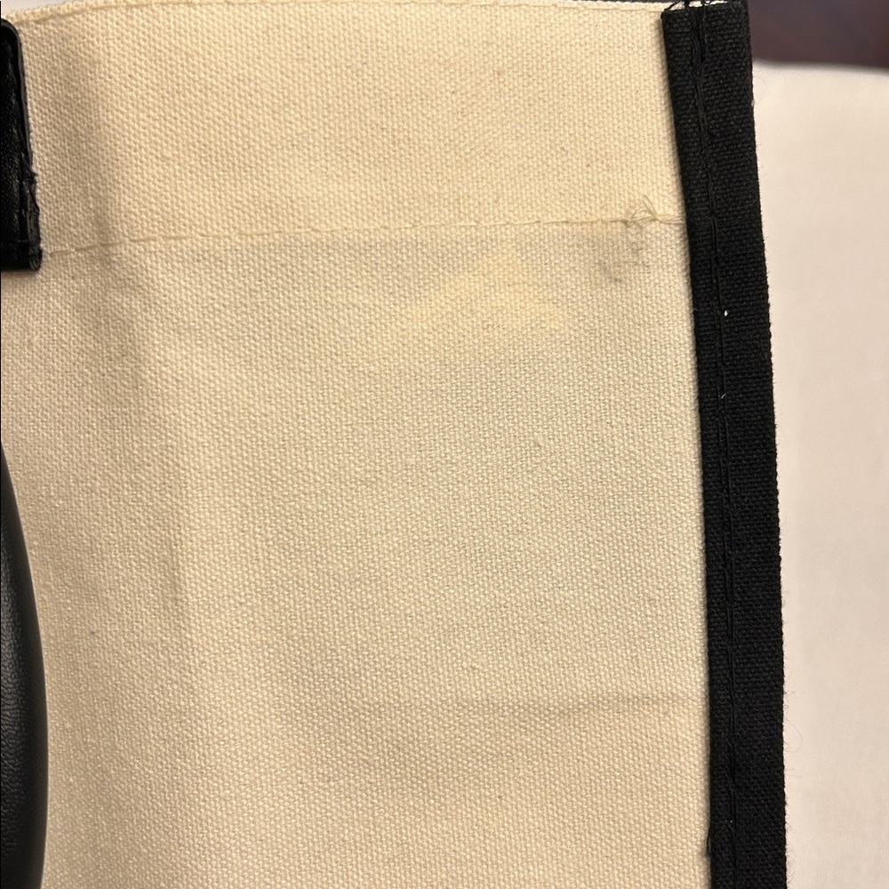 Stylish Monogrammed Tote Bag and Pouch Set
Small stain in front of the bags - Picture 7 of 9